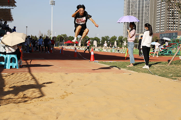 圖片19：蓄勢(shì)待發(fā)，騰空躍起.JPG